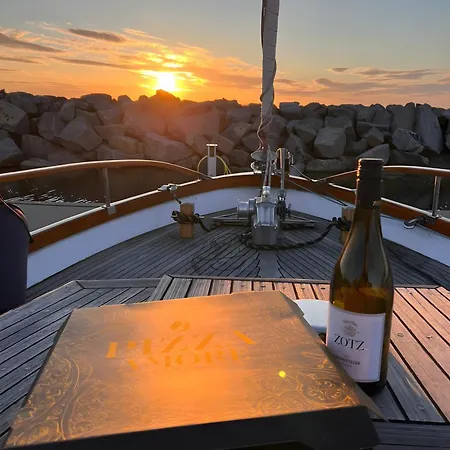 Úszó hotel Romantischer Bootsurlaub