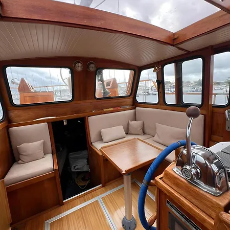 Romantischer Bootsurlaub 船屋 *