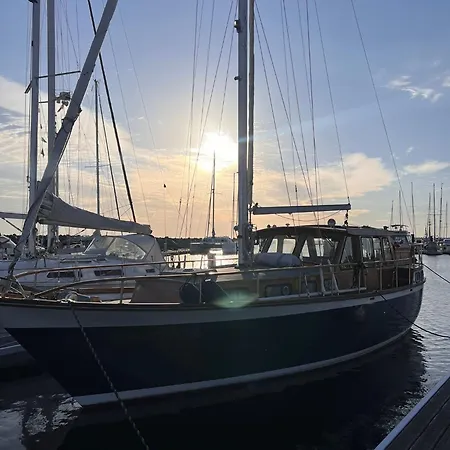 船屋 Romantischer Bootsurlaub