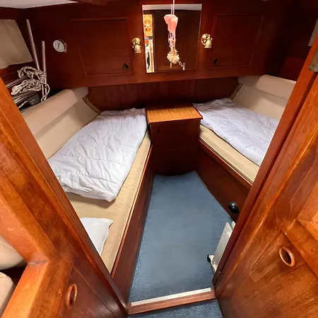 Romantischer Bootsurlaub 船屋 Ostseebad Kühlungsborn